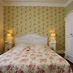 Golden Tulip West Ende 4*