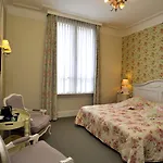 Golden Tulip West Ende Hotel 4*