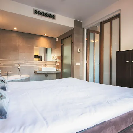 Golden Tulip West Ende הלמונד