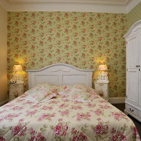 Golden Tulip West Ende 4*
