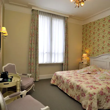 Golden Tulip West Ende Hotel 4*