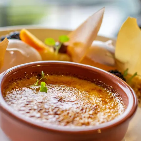 Golden Tulip West Ende Отель