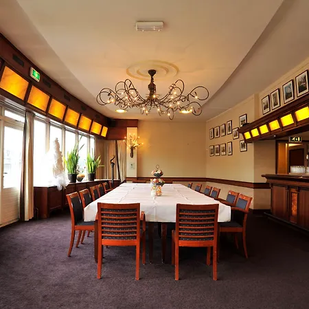 Golden Tulip West Ende Хельмонд