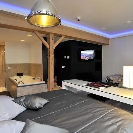 Golden Tulip West Ende Hotel 4*