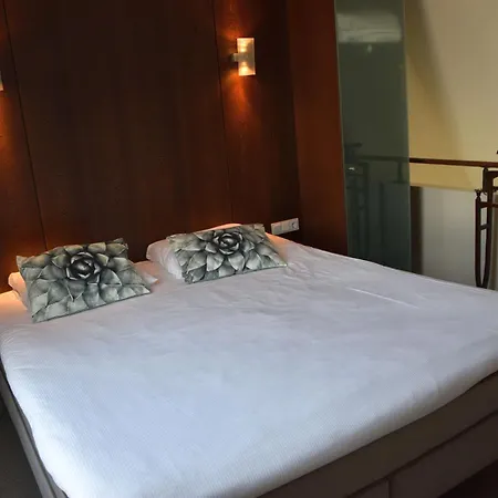 Golden Tulip West Ende Отель