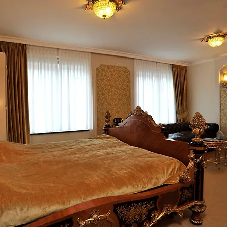 Hotel Golden Tulip West Ende 4*
