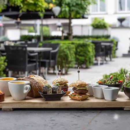 Golden Tulip West Ende Отель