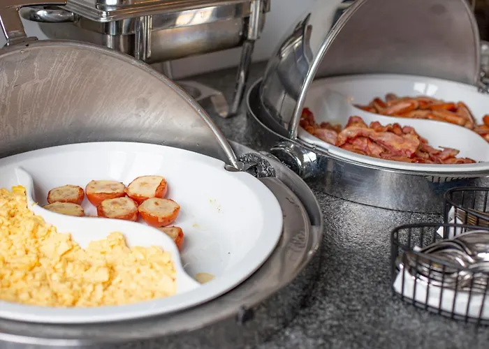 Golden Tulip West Ende 4*