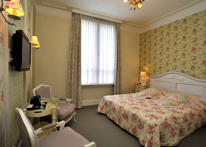 Golden Tulip West Ende Hotel 4*