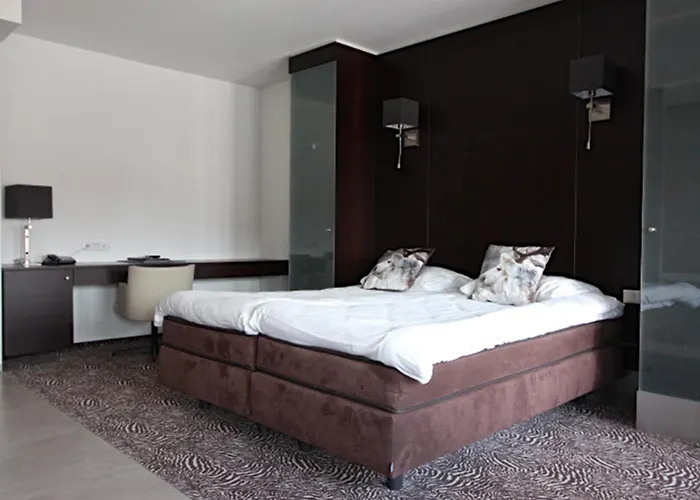 Hotel Golden Tulip West Ende 4*