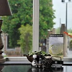 Golden Tulip West Ende Hotell 4*