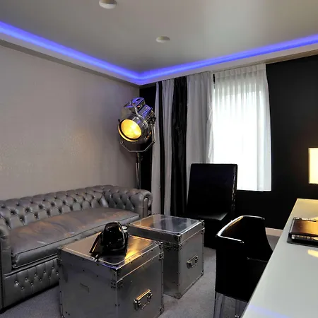 Golden Tulip West Ende هيلموند