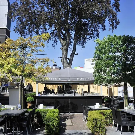 Hotel Golden Tulip West Ende 4*