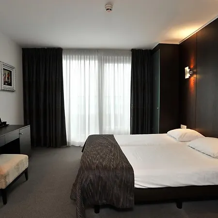 Golden Tulip West Ende 4* هيلموند