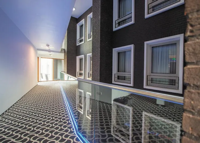 Golden Tulip West Ende Hotell