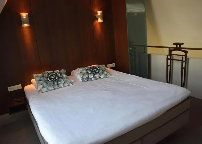 Golden Tulip West Ende Hotell 4*