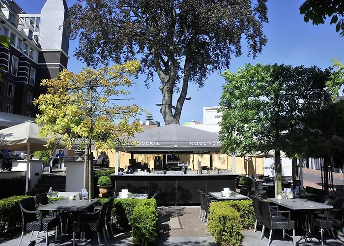 Hotell Golden Tulip West Ende 4*